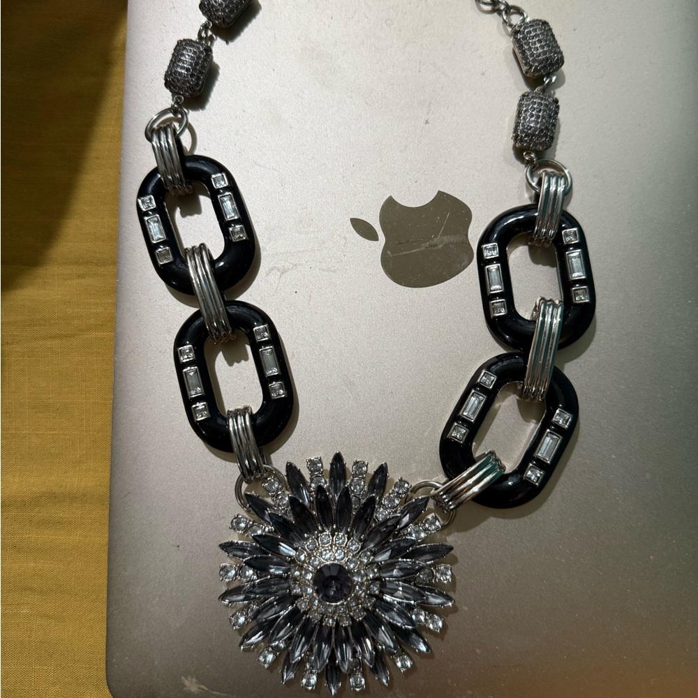 Vintage Divaheavy rhinestone encrusted glitzy statement necklace. Stand Out look
